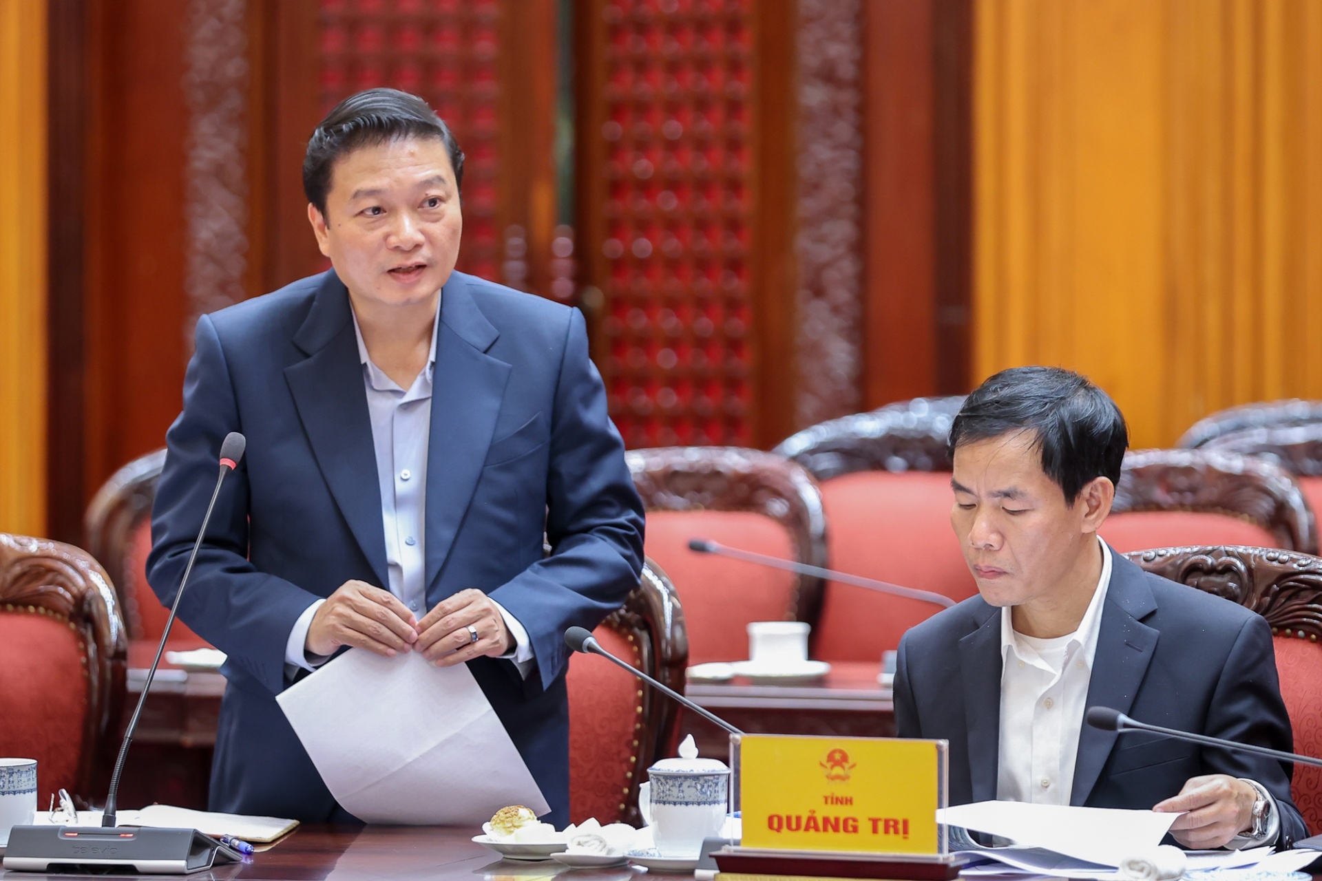 Các đại biểu báo cáo tại cuộc họp - Ảnh: VGP Các đại biểu báo cáo tại cuộc họp - Ảnh: VGP