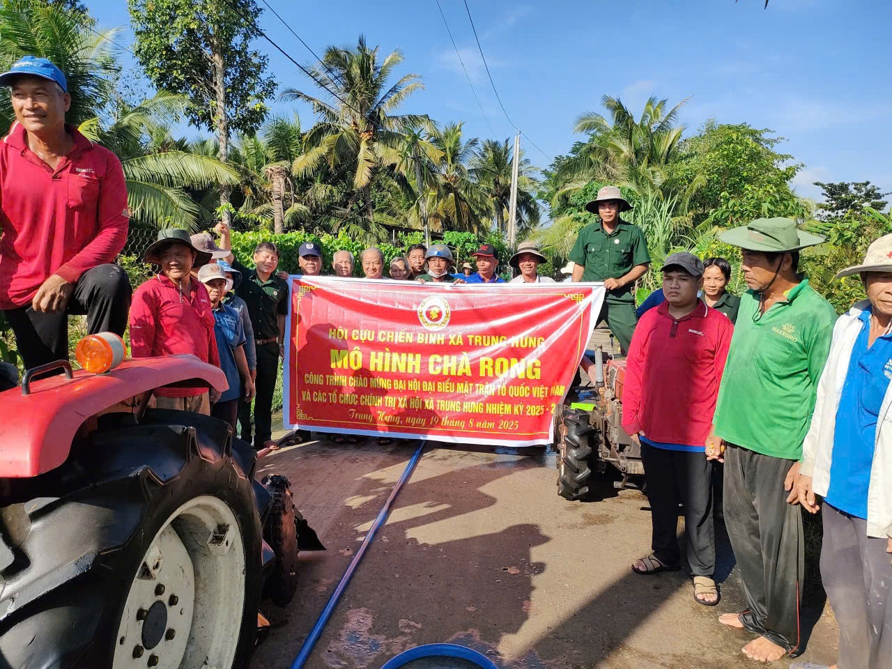 Cựu chiến binh ở Trung Hưng (Cần Thơ) với mô hình chà rong rêu làm sạch đường nông thôn Cựu chiến binh ở Trung Hưng (Cần Thơ) với mô hình chà rong rêu làm sạch đường nông thôn