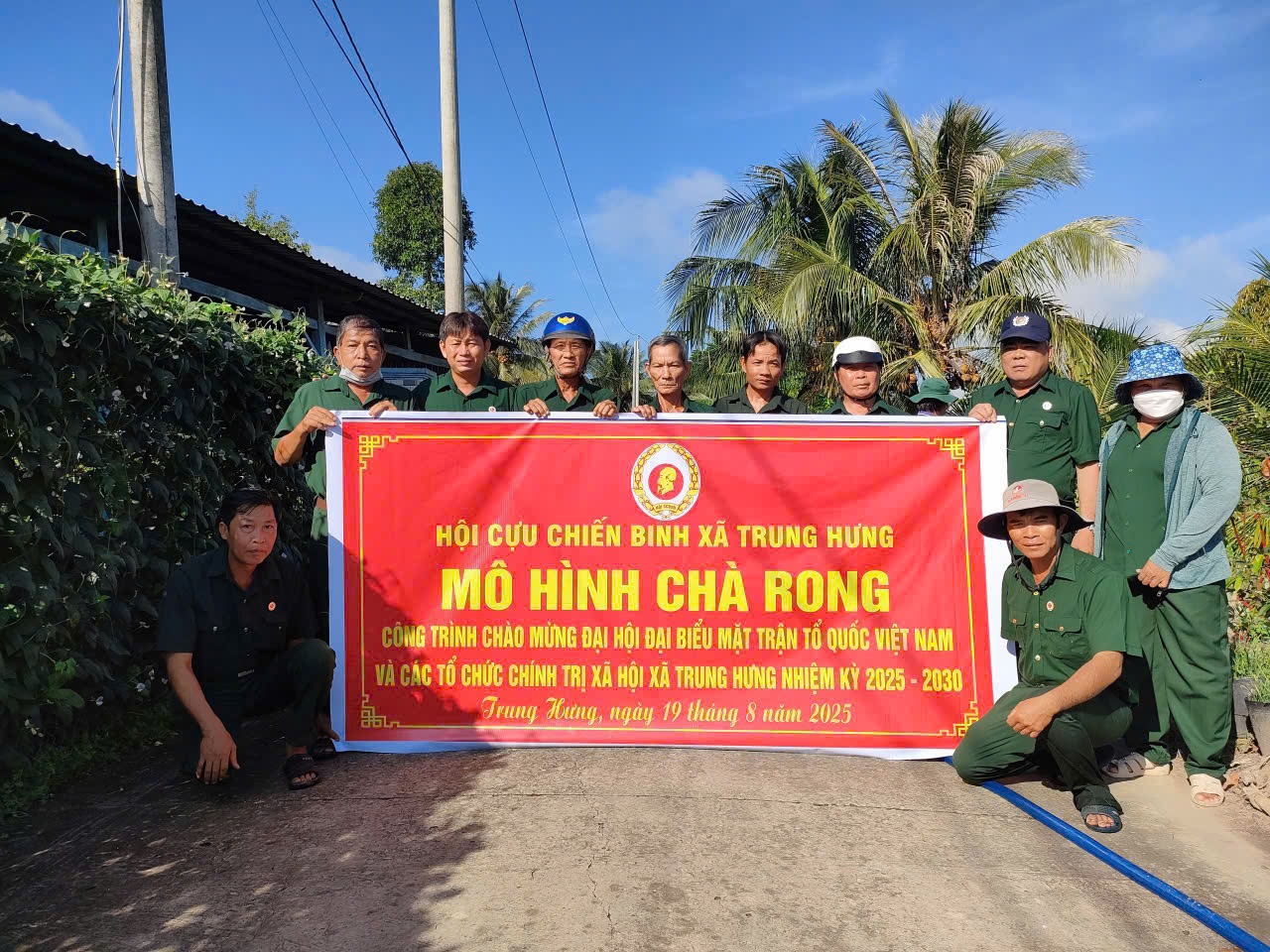 Cựu chiến binh ở Trung Hưng (Cần Thơ) với mô hình chà rong rêu làm sạch đường nông thôn Cựu chiến binh ở Trung Hưng (Cần Thơ) với mô hình chà rong rêu làm sạch đường nông thôn
