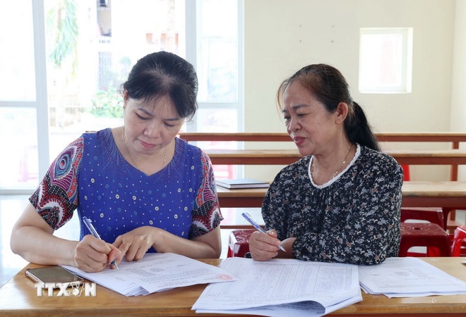   Lấy ý kiến nhân dân về phương án sắp xếp đơn vị hành chính. (Ảnh: TTXVN)