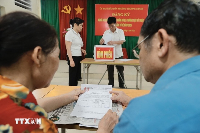   Lấy ý kiến nhân dân về phương án sắp xếp đơn vị hành chính. (Ảnh: TTXVN)