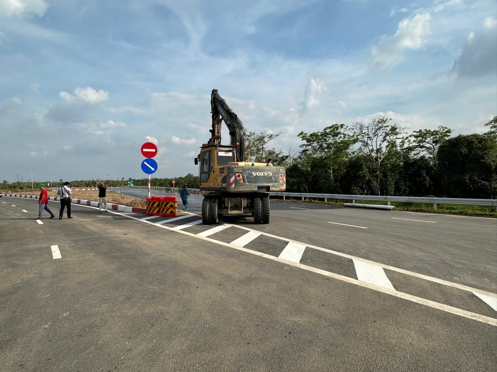 Cao tốc Cần Thơ - Cà Mau trước ngày khánh thành Cao tốc Cần Thơ - Cà Mau trước ngày khánh thành