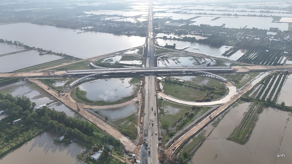 Cao tốc Cần Thơ - Cà Mau trước ngày khánh thành Cao tốc Cần Thơ - Cà Mau trước ngày khánh thành