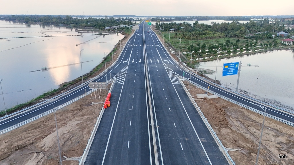 Cao tốc Cần Thơ - Cà Mau trước ngày khánh thành