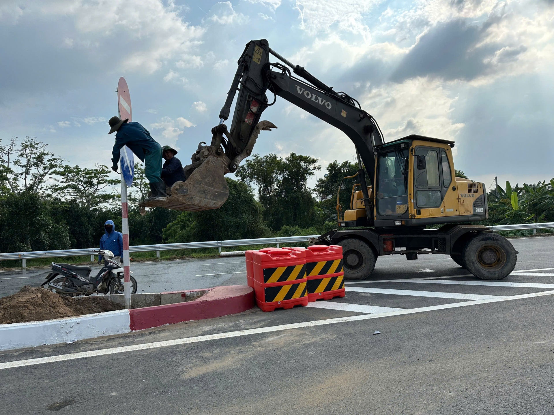 Cao tốc Cần Thơ - Cà Mau trước ngày khánh thành Cao tốc Cần Thơ - Cà Mau trước ngày khánh thành