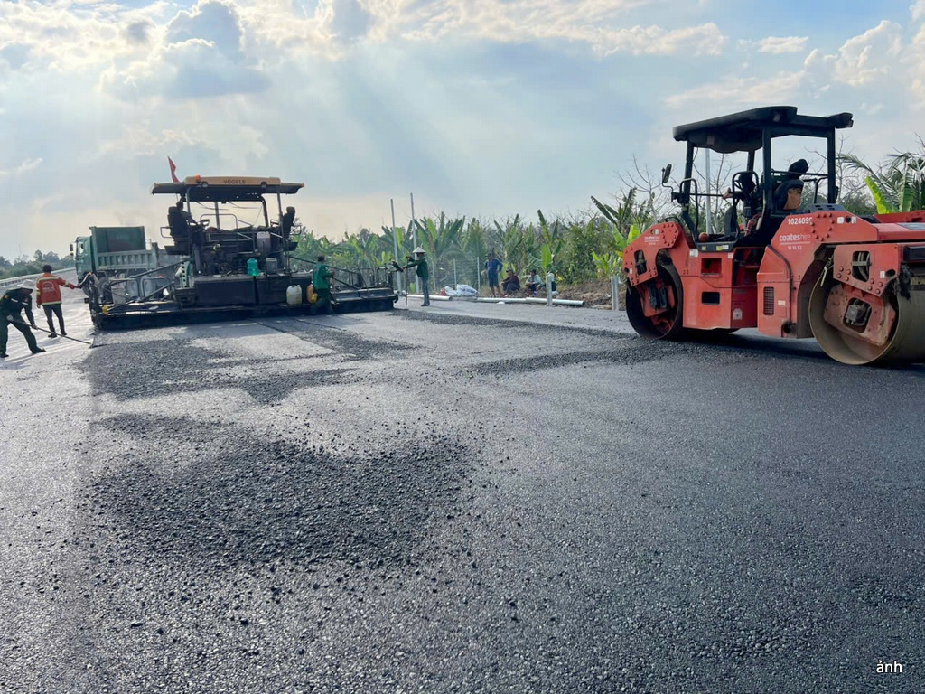 Cao tốc Cần Thơ - Cà Mau trước ngày khánh thành Cao tốc Cần Thơ - Cà Mau trước ngày khánh thành