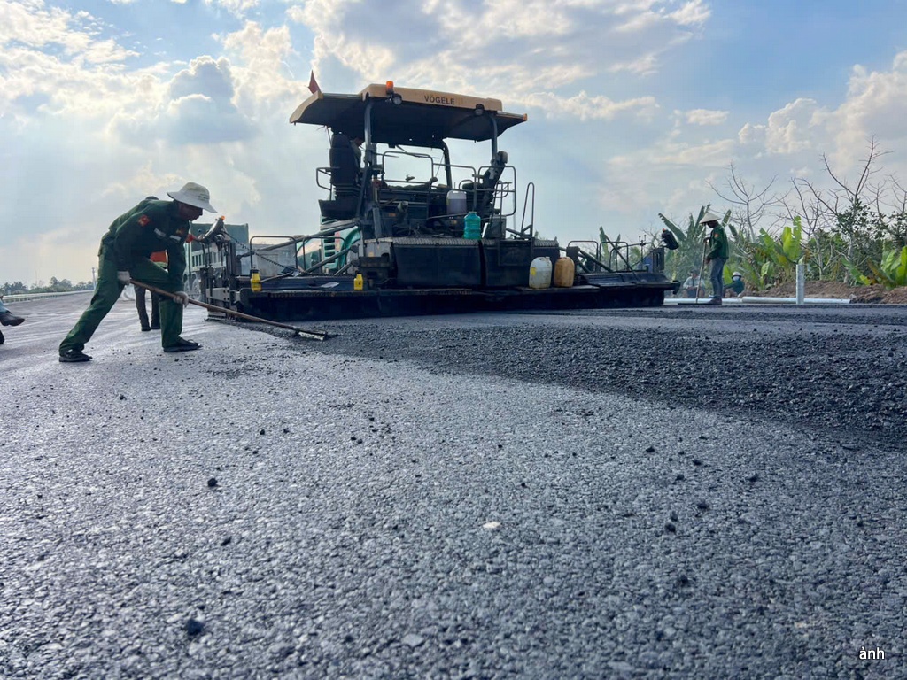 Cao tốc Cần Thơ - Cà Mau trước ngày khánh thành Cao tốc Cần Thơ - Cà Mau trước ngày khánh thành