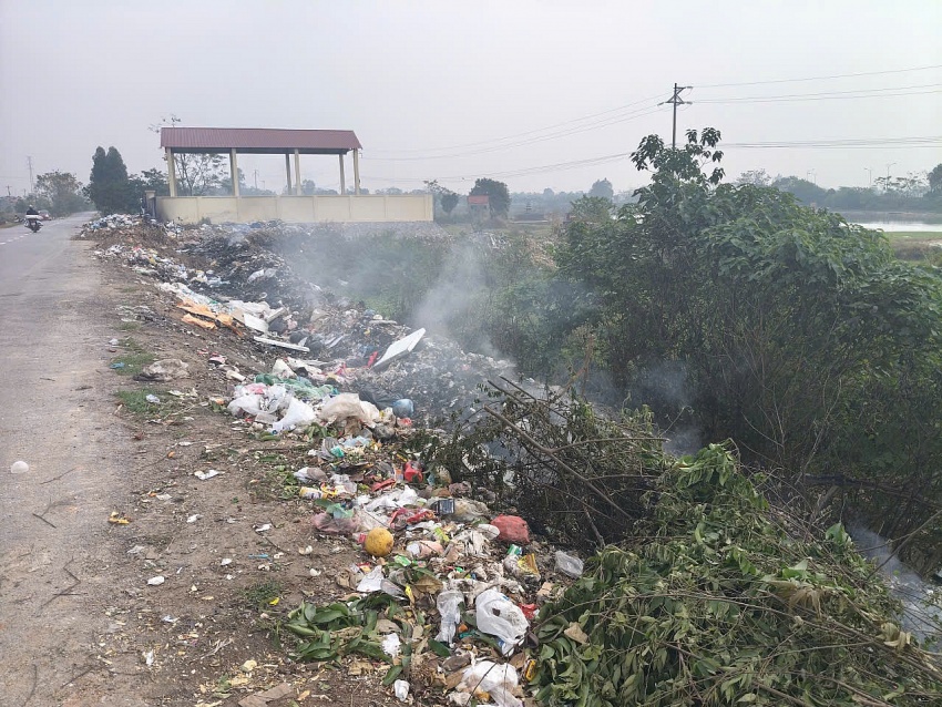 Xã Yên Lạc (Phú Thọ): Bãi rác thôn Phú Cường khói đen và nỗi lo kéo dài