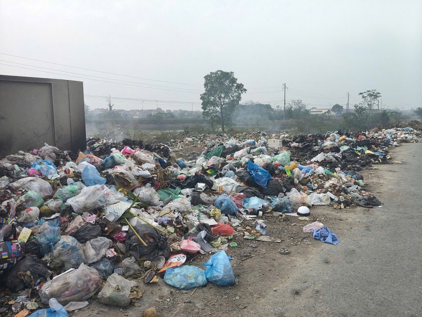 Xã Yên Lạc (Phú Thọ): Bãi rác thôn Phú Cường khói đen và nỗi lo kéo dài