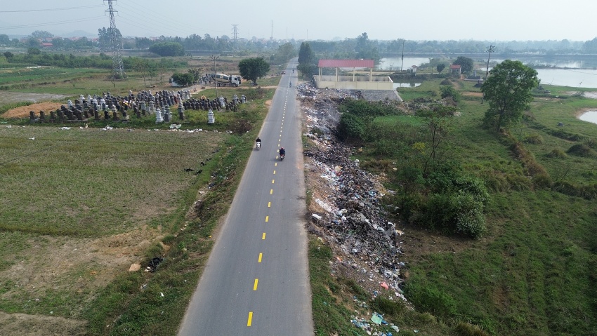 Xã Yên Lạc (Phú Thọ): Bãi rác thôn Phú Cường khói đen và nỗi lo kéo dài