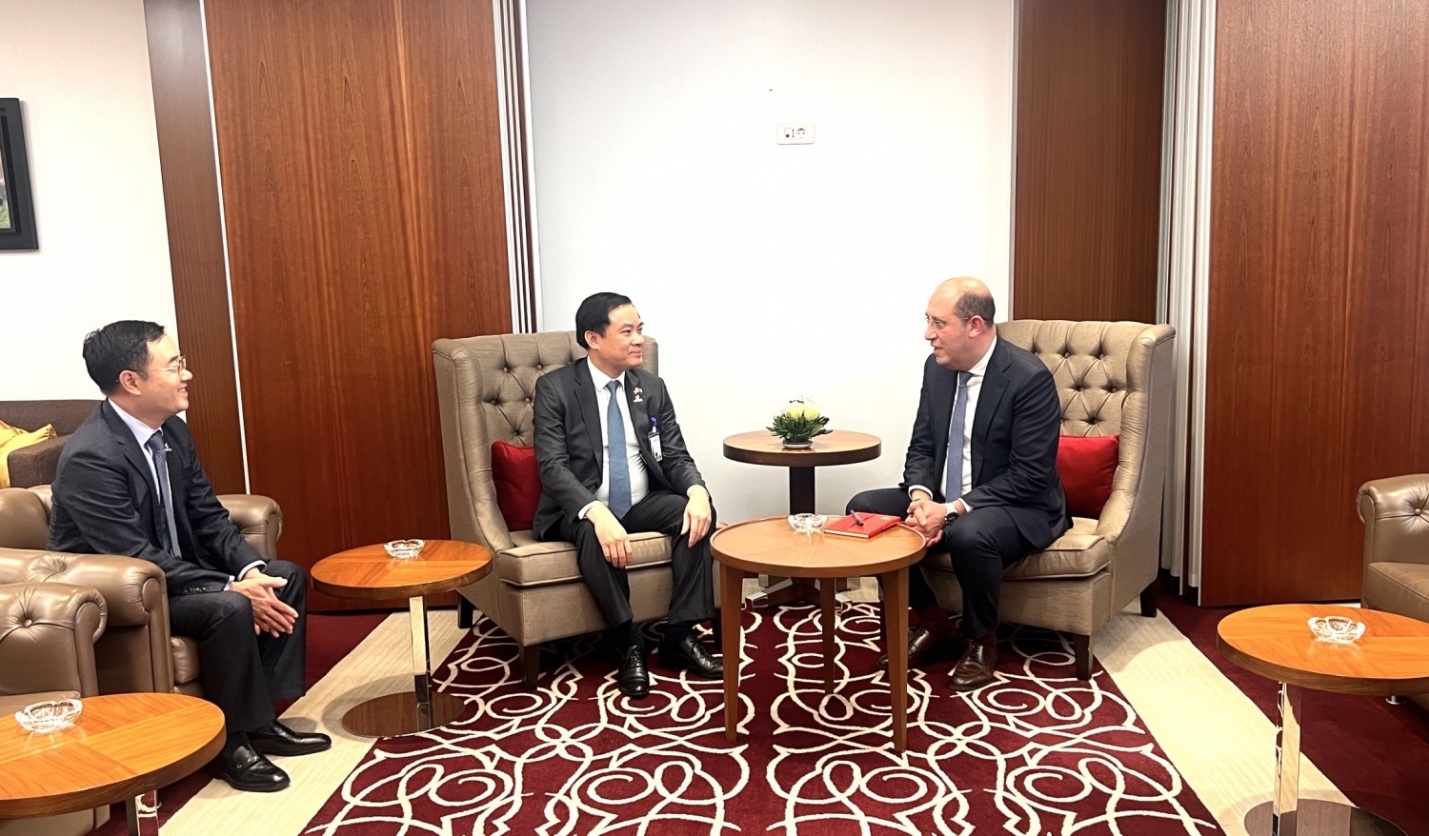 Tổng Giám đốc Petrovietnam Lê Ngọc Sơn cảm ơn sự hỗ trợ và ủng hộ của ông Samir Bekhti, Chủ tịch ALNAFT đối với Petrovietnam và PVEP Tổng Giám đốc Petrovietnam Lê Ngọc Sơn cảm ơn sự hỗ trợ và ủng hộ của ông Samir Bekhti, Chủ tịch ALNAFT đối với Petrovietnam và PVEP