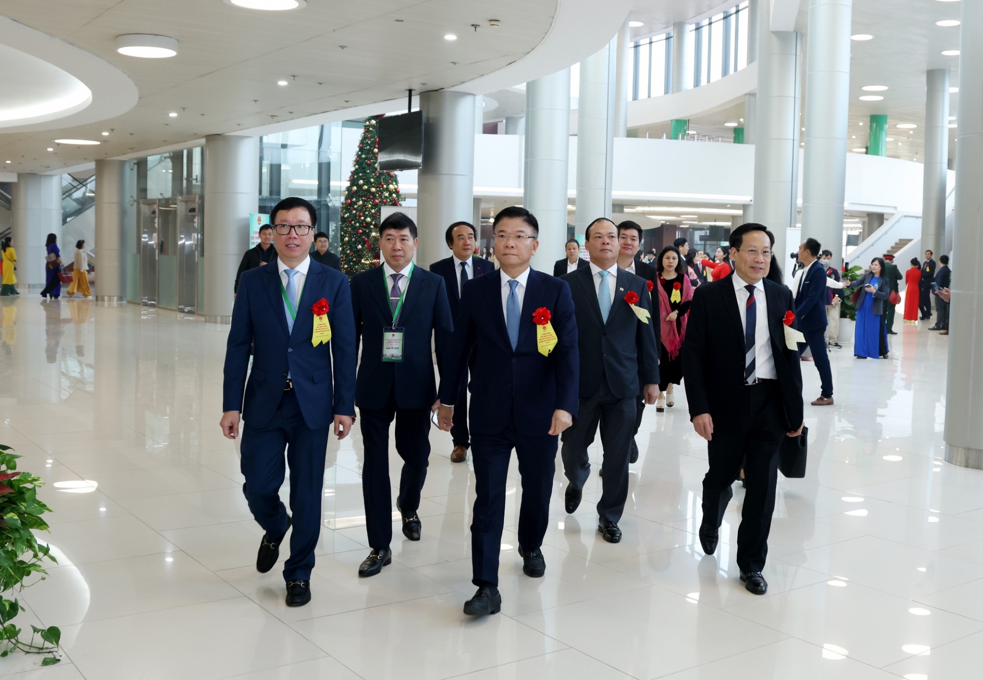   Phó Thủ tướng Lê Thành Long dự lễ khánh thành công trình xây dựng Bệnh viện Bạch Mai cơ sở 2 và Bệnh viện Hữu nghị Việt Đức cơ sở 2 - Ảnh: VGP