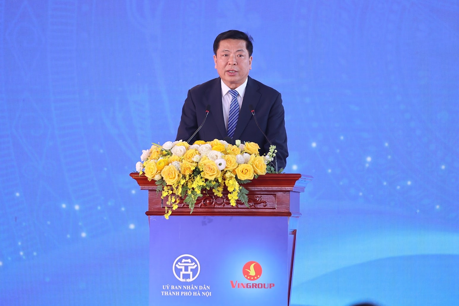   Bộ trưởng Bộ Xây dựng Trần Hồng Minh phát biểu về công tác đầu tư xây dựng và phát triển kết cấu hạ tầng - Ảnh: VGP