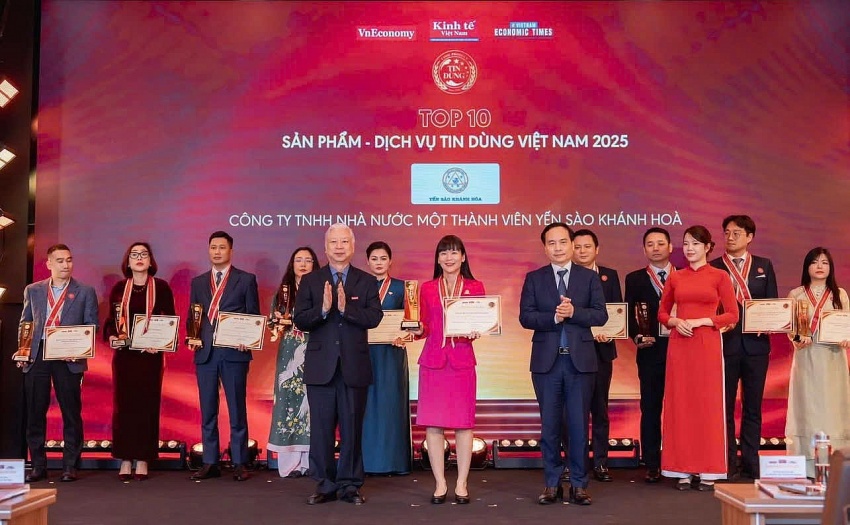 Yến sào đảo thiên nhiên Khánh Hoà trong “Top 10 Sản phẩm - dịch vụ Tin dùng Việt Nam” Yến sào đảo thiên nhiên Khánh Hoà trong “Top 10 Sản phẩm - dịch vụ Tin dùng Việt Nam”