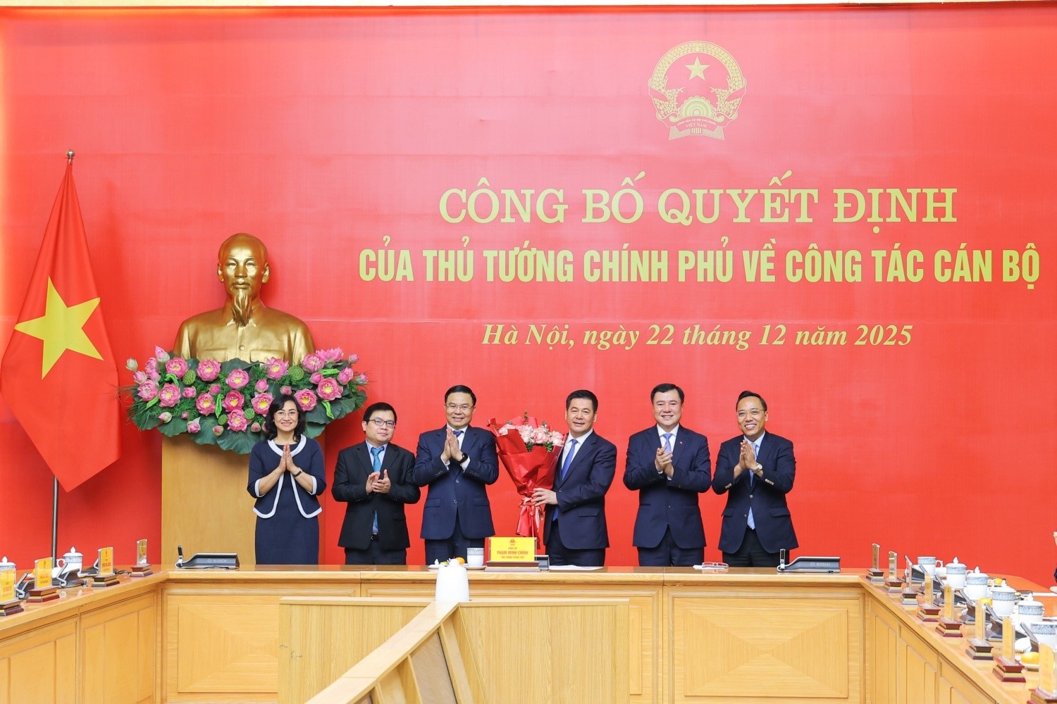 Đồng chí Lê Mạnh Hùng làm Quyền Bộ trưởng Bộ Công thương Đồng chí Lê Mạnh Hùng làm Quyền Bộ trưởng Bộ Công thương