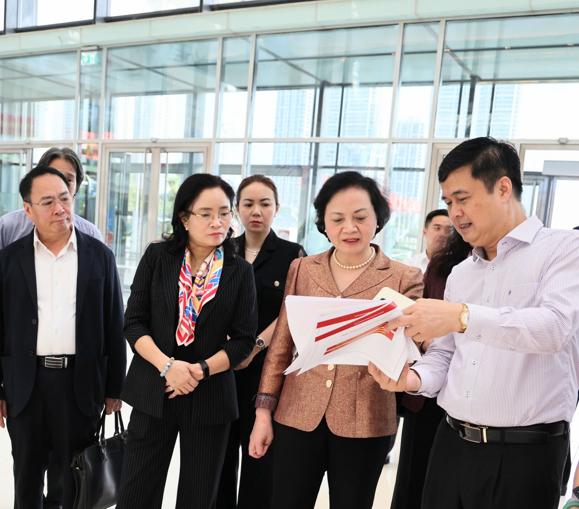 Phó Thủ tướng Phạm Thị Thanh Trà kiểm tra công tác chuẩn bị Đại hội Thi đua yêu nước toàn quốc lần thứ XI - Ảnh: VGP