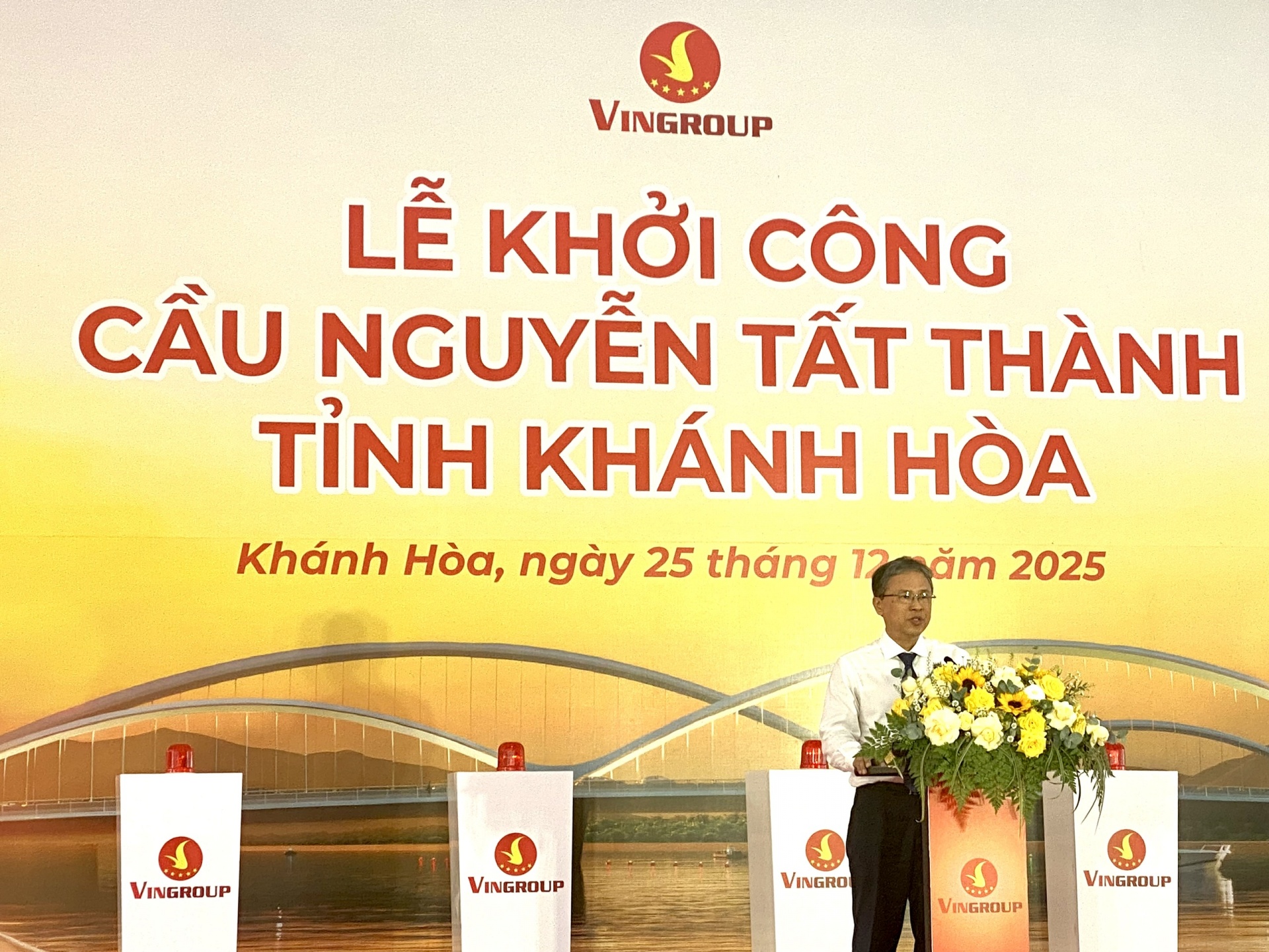 Ông Trần Hòa Nam - Phó Chủ tịch UBND tỉnh Khánh Hoà phát biểu tại buổi khởi công