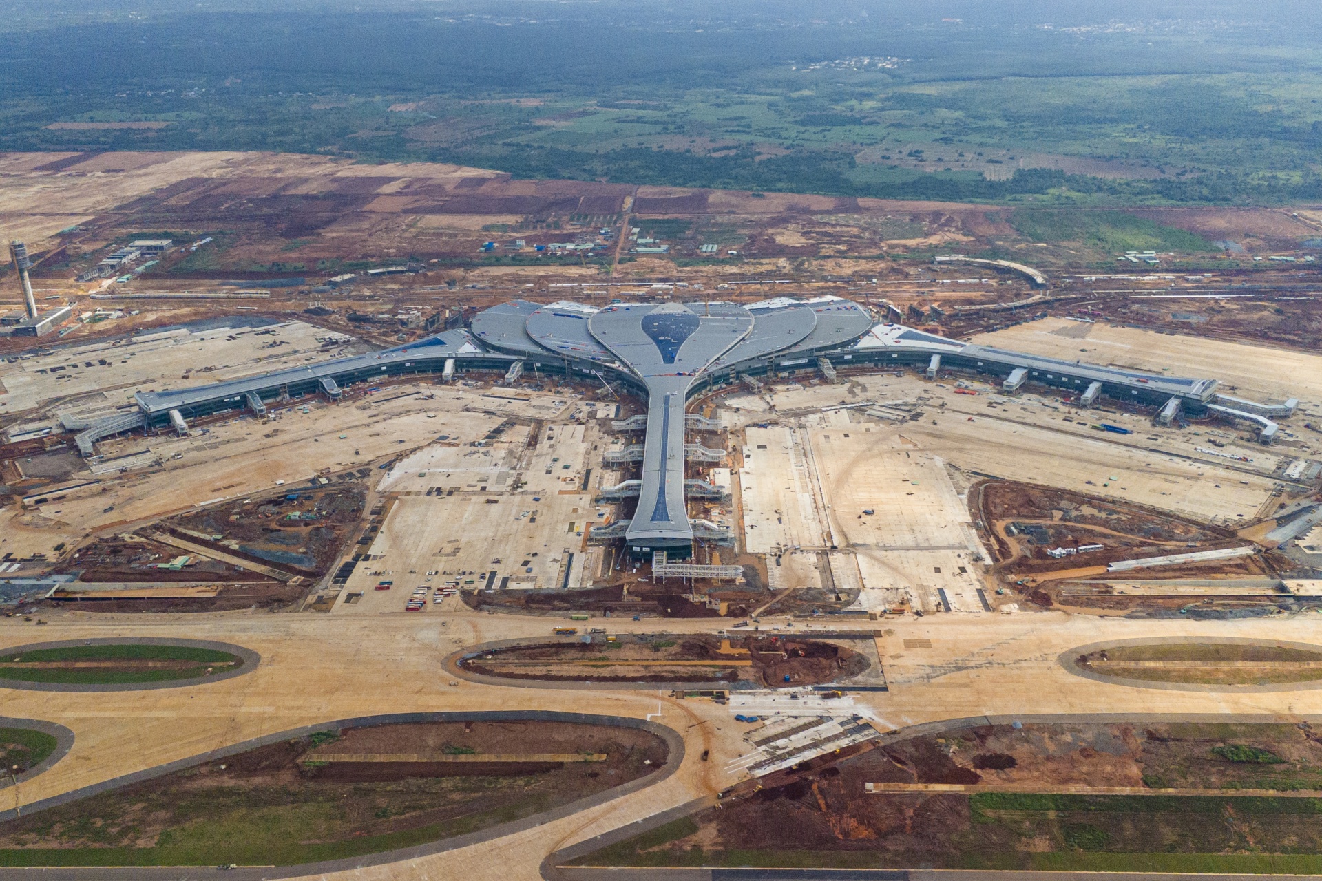 Sân bay Long Thành chính thức đón các chuyến bay đầu tiên ngày 19/12, bước vào giai đoạn vận hành thực tế. Sân bay Long Thành chính thức đón các chuyến bay đầu tiên ngày 19/12, bước vào giai đoạn vận hành thực tế.