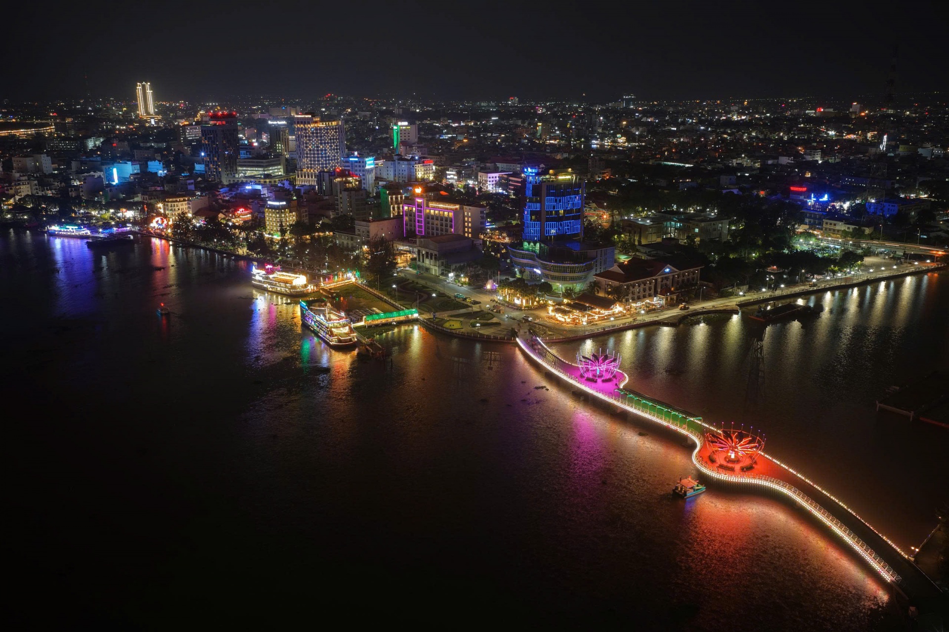 Lễ hội Văn hóa sông nước Cần Thơ: Điểm nhấn kết nối phát triển du lịch sông nước miền Tây Lễ hội Văn hóa sông nước Cần Thơ: Điểm nhấn kết nối phát triển du lịch sông nước miền Tây