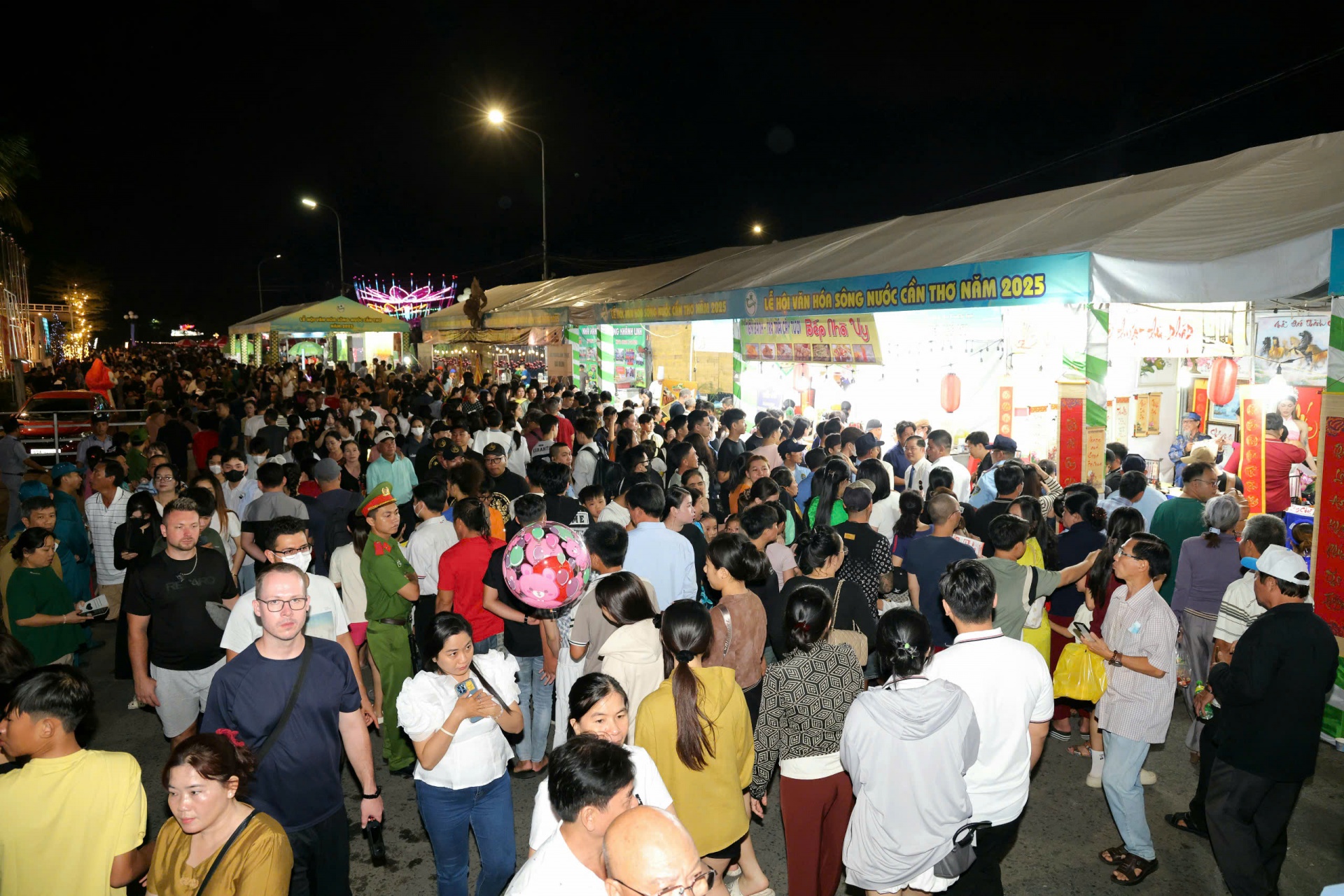 Khai mạc Lễ hội Văn hóa sông nước Cần Thơ 2025 - Tôn vinh sắc màu sông nước Tây Đô Khai mạc Lễ hội Văn hóa sông nước Cần Thơ 2025 - Tôn vinh sắc màu sông nước Tây Đô