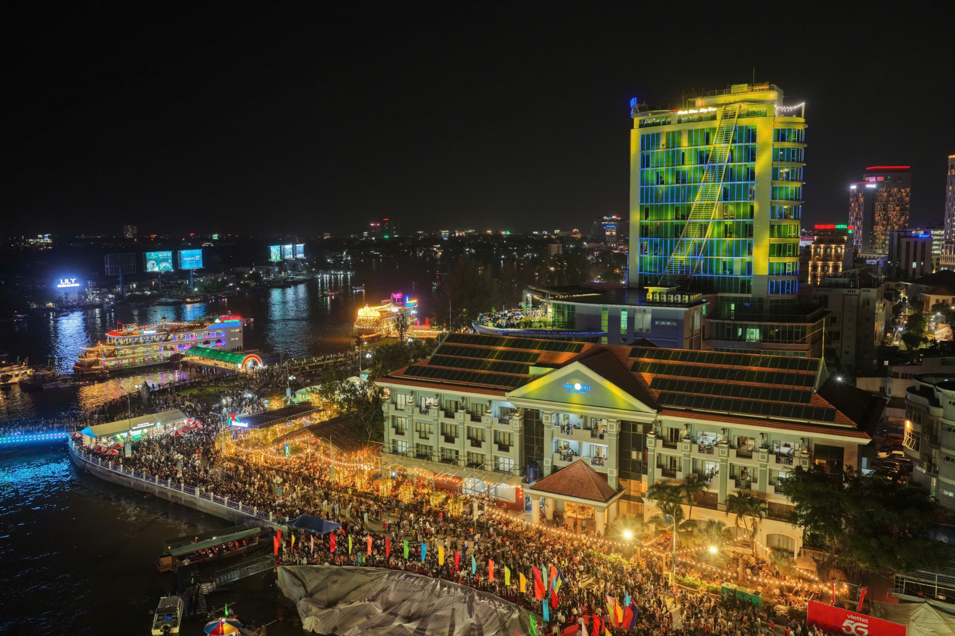 Khai mạc Lễ hội Văn hóa sông nước Cần Thơ 2025 - Tôn vinh sắc màu sông nước Tây Đô Khai mạc Lễ hội Văn hóa sông nước Cần Thơ 2025 - Tôn vinh sắc màu sông nước Tây Đô