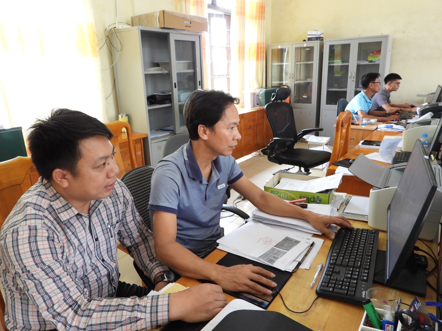 Trung tâm Phục vụ hành chính công xã Sen Ngư tổ chức làm việc thêm vào ngày nghỉ nhằm đáp ứng nhu cầu giải quyết thủ tục hành chính của người dân. Ảnh: Hoàng Anh Trung tâm Phục vụ hành chính công xã Sen Ngư tổ chức làm việc thêm vào ngày nghỉ nhằm đáp ứng nhu cầu giải quyết thủ tục hành chính của người dân. Ảnh: Hoàng Anh