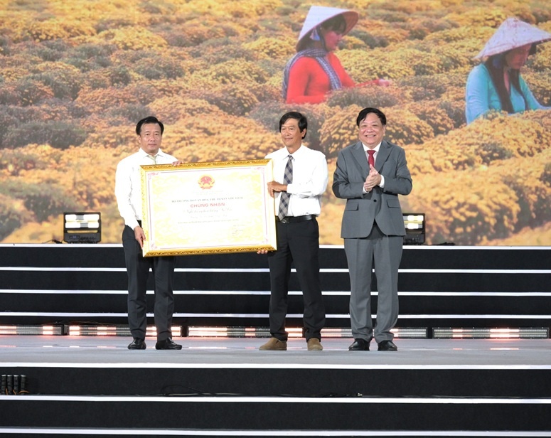 Khai mạc Festival Hoa - kiểng Sa Đéc (Đồng Tháp) lần thứ 2 năm 2025 Khai mạc Festival Hoa - kiểng Sa Đéc (Đồng Tháp) lần thứ 2 năm 2025