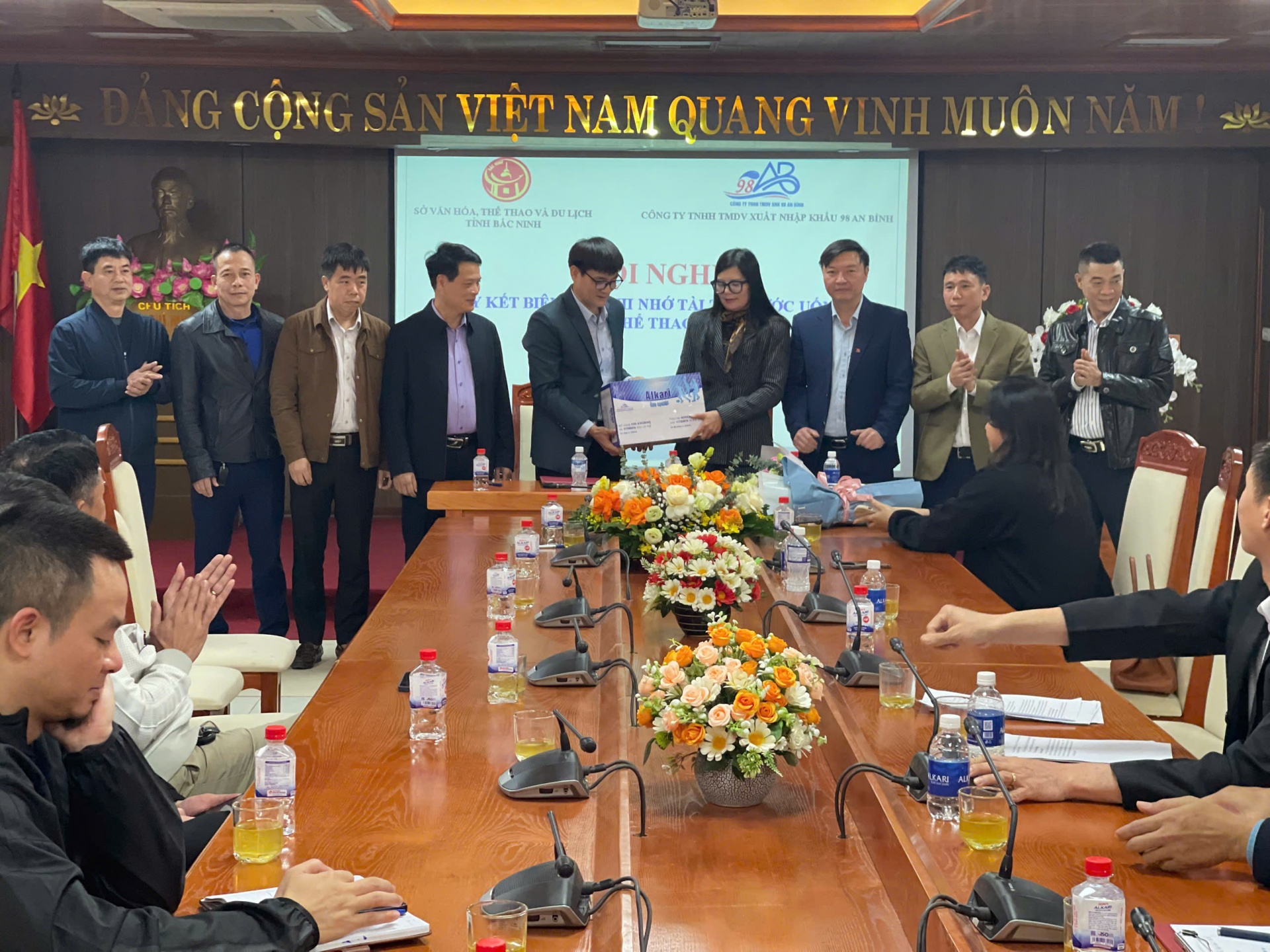 Bắc Ninh: Ký biên bản ghi nhớ tài trợ nước uống cho các giải thể thao năm 2026