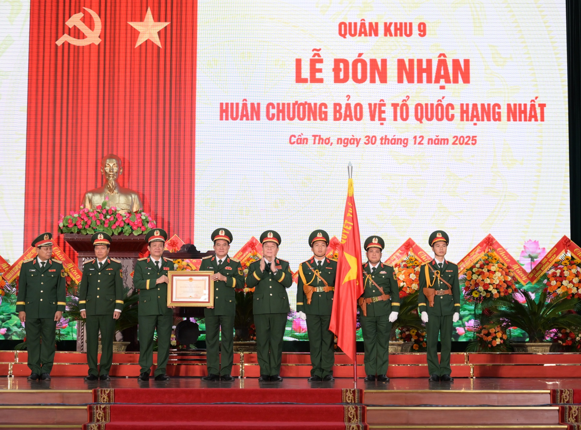 Lực lượng vũ trang Quân khu 9 đón nhận Huân chương Bảo vệ Tổ quốc hạng Nhất Lực lượng vũ trang Quân khu 9 đón nhận Huân chương Bảo vệ Tổ quốc hạng Nhất