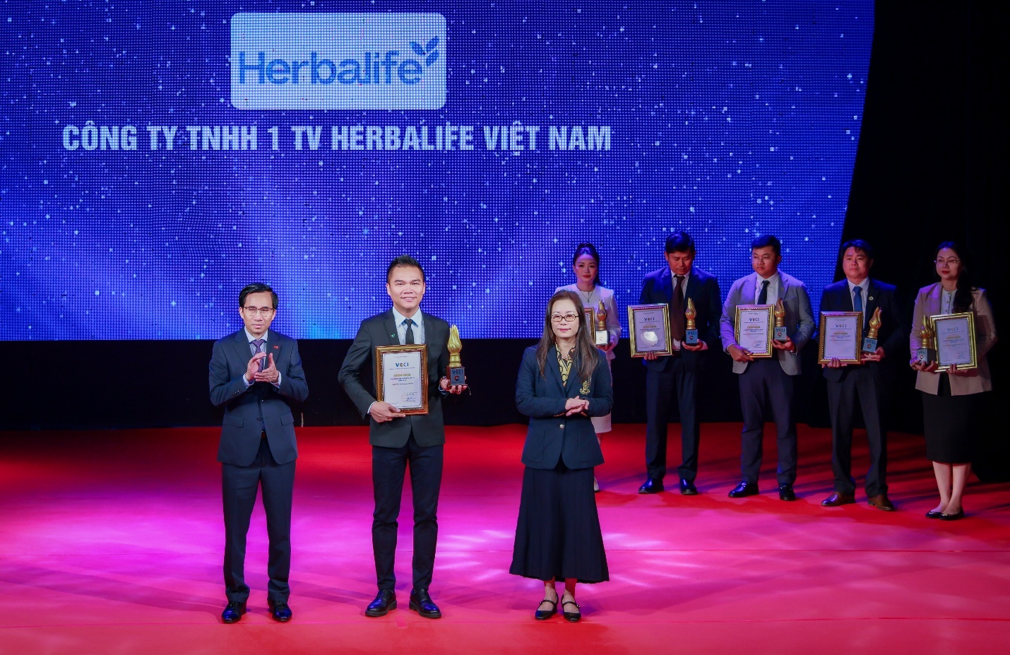Herbalife Việt Nam lọt top 100 tại sự kiện “Doanh Nghiệp Văn Hóa, Uy Tín” năm 2025 của VCCI