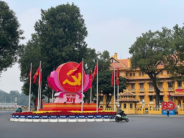 Hà Nội rợp cờ hoa đón chào Đại hội Đảng lần thứ XIV