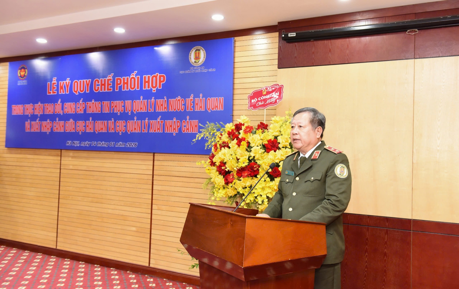 Ký kết Quy chế phối hợp quản lý nhà nước về hải quan và xuất nhập cảnh