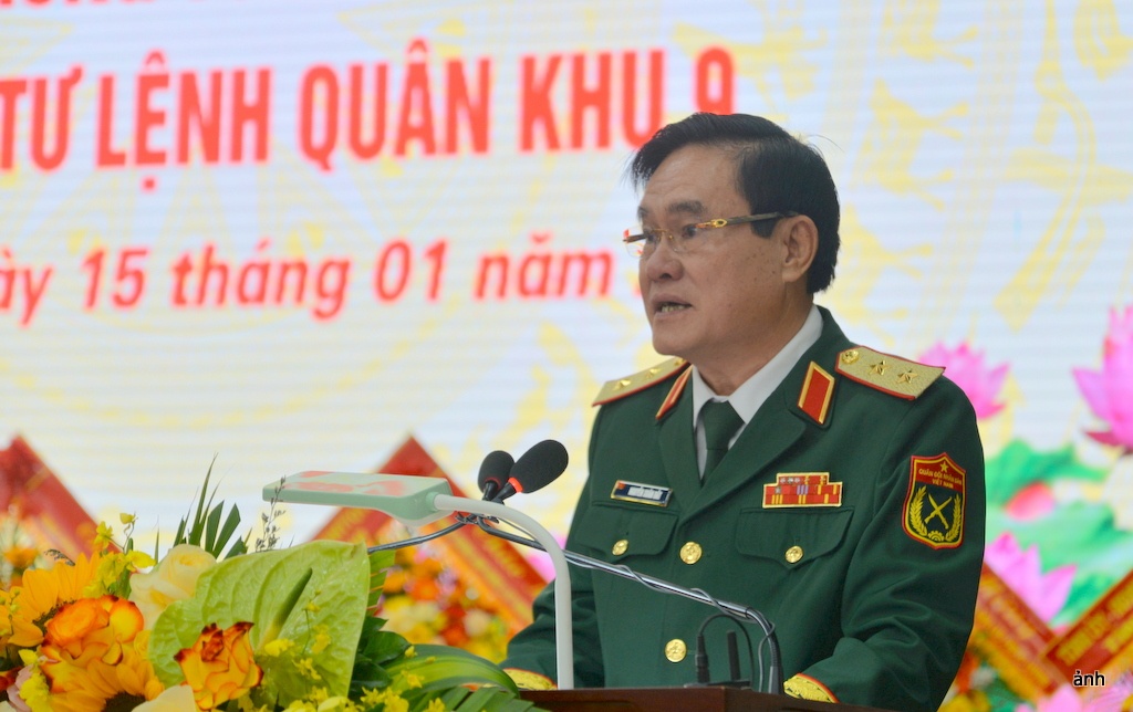 Trung tướng Huỳnh Tiền Phong được phong tặng danh hiệu Anh hùng LLVT nhân dân