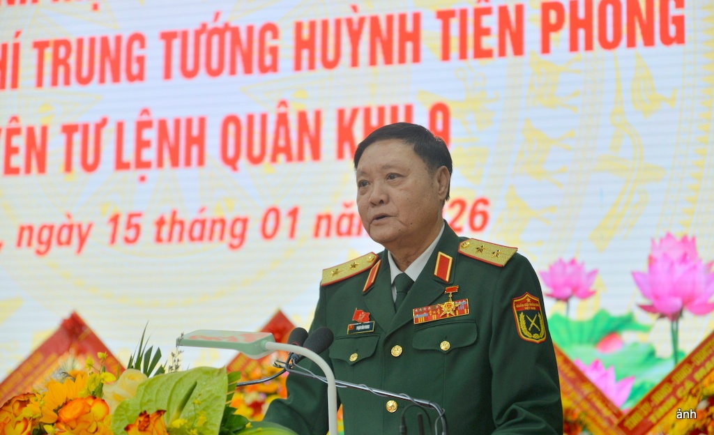 Trung tướng Huỳnh Tiền Phong được phong tặng danh hiệu Anh hùng LLVT nhân dân