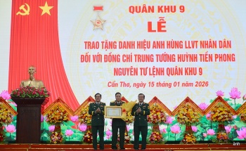 trung tuong huynh tien phong duoc phong tang danh hieu anh hung llvt nhan dan