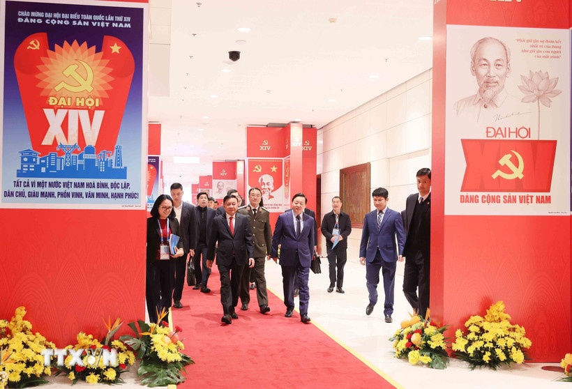 Thường trực Ban Bí thư Trần Cẩm Tú kiểm tra khu vực Trung tâm hội nghị. (Ảnh: TTXVN) Thường trực Ban Bí thư Trần Cẩm Tú kiểm tra khu vực Trung tâm hội nghị. (Ảnh: TTXVN)