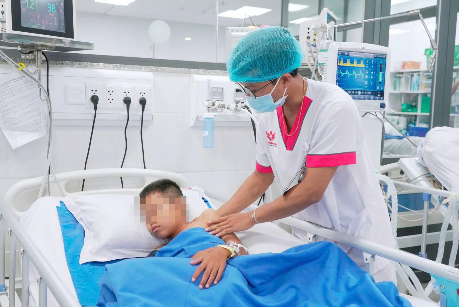 Cứu sống bé trai 9 tuổi xuất huyết não, động kinh do u máu thể hang hiếm gặp