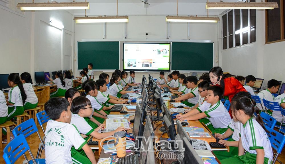 Giáo dục Cà Mau được quan tâm đầu tư, góp phần nâng cao chất lượng nguồn nhân lực, tạo nền tảng cho phát triển nhanh và bền vững. Ảnh: QUỲNH ANH Giáo dục Cà Mau được quan tâm đầu tư, góp phần nâng cao chất lượng nguồn nhân lực, tạo nền tảng cho phát triển nhanh và bền vững. Ảnh: QUỲNH ANH