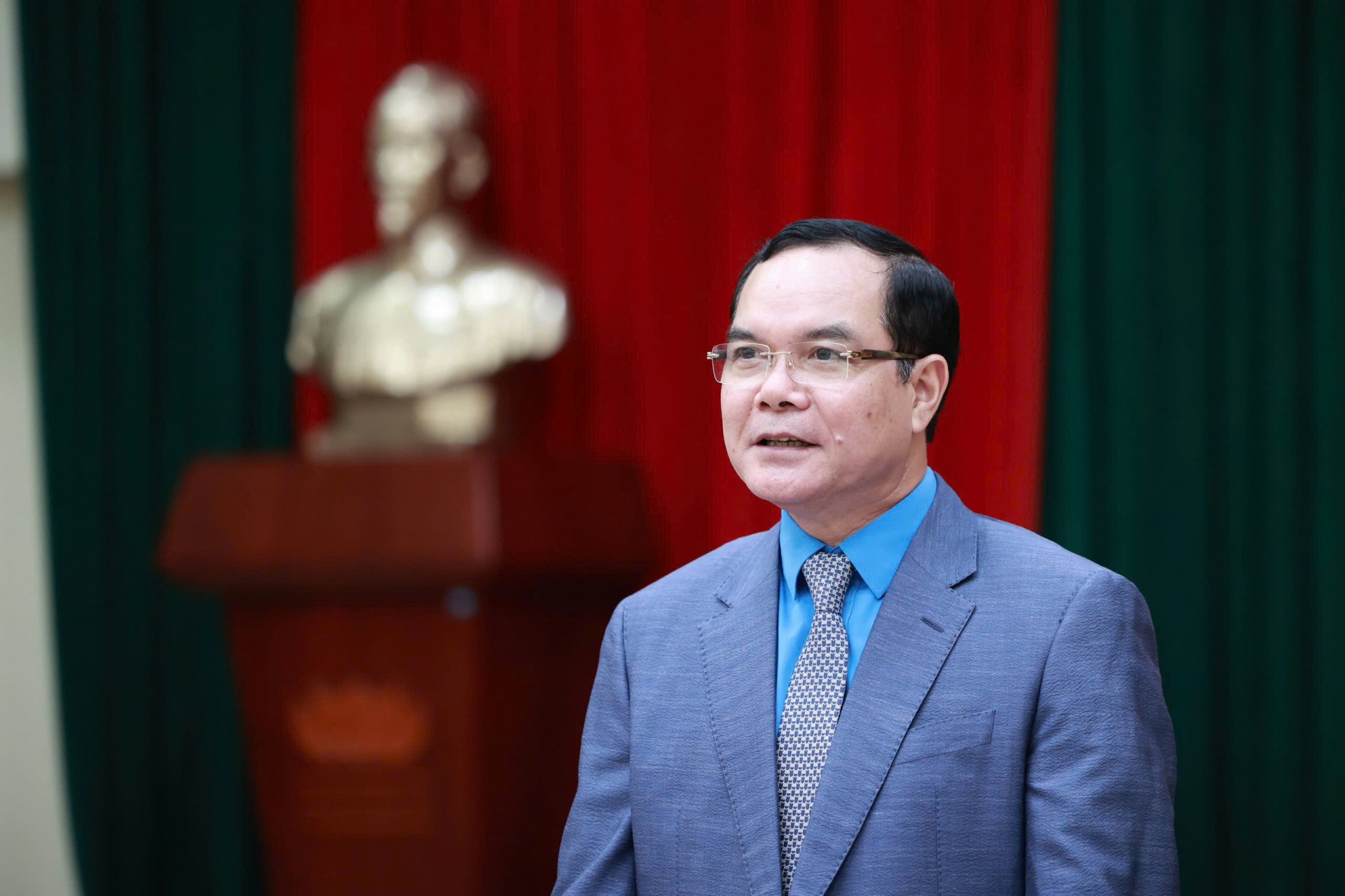 Đồng chí Nguyễn Đình Khang - Uỷ viên Ban Chấp hành Trung ương Đảng,  Phó Chủ tịch Ủy ban Trung ương MTTQ Việt Nam Bí thư Đảng ủy, Chủ tịch Tổng LĐLĐVN