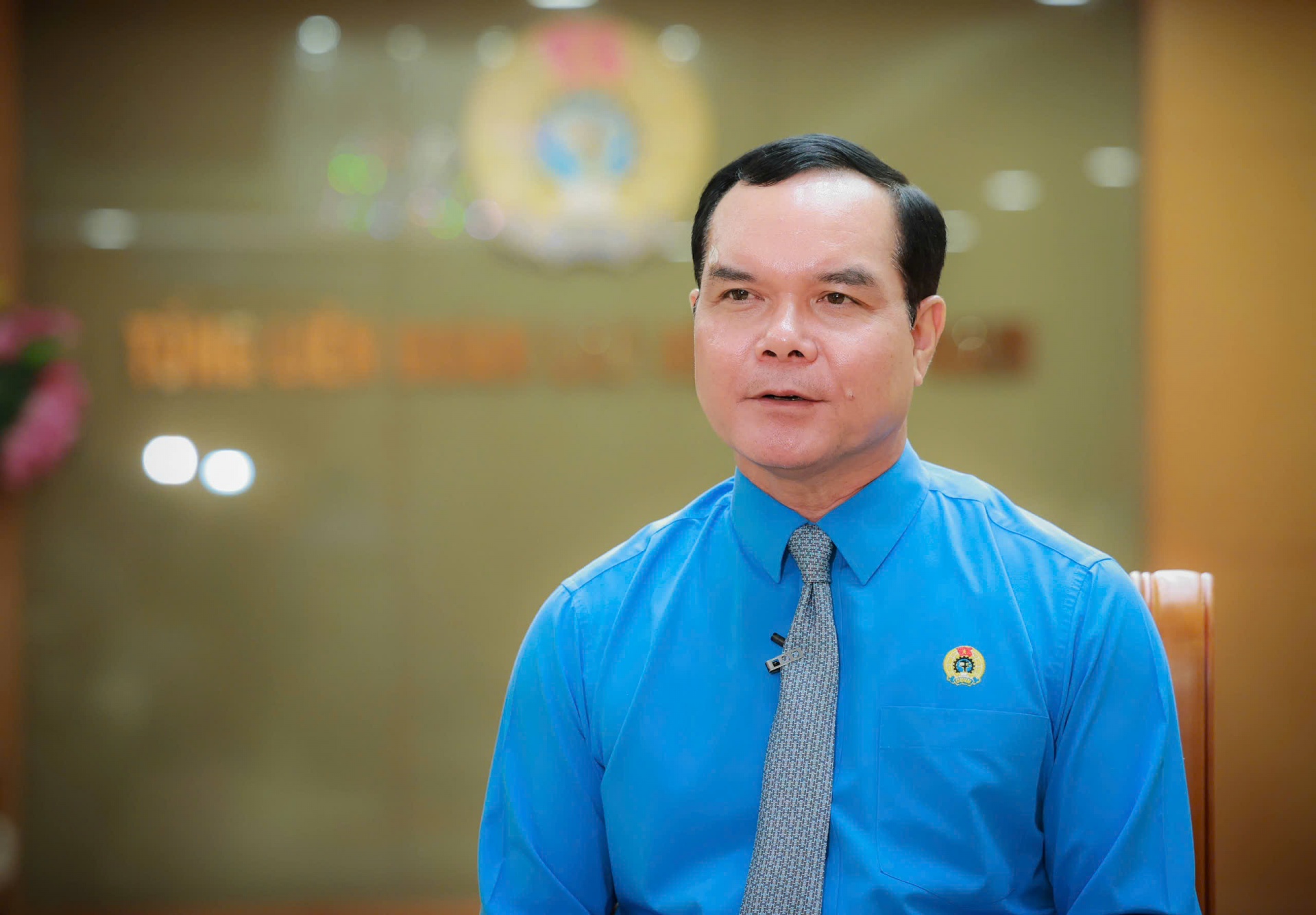 Đồng chí Nguyễn Đình Khang - Uỷ viên Ban Chấp hành Trung ương Đảng,  Phó Chủ tịch Ủy ban Trung ương MTTQ Việt Nam Bí thư Đảng ủy, Chủ tịch Tổng LĐLĐVN