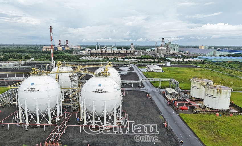 Huy động hiệu quả nguồn lực, phát huy tiềm năng, lợi thế - Động lực đưa Cà Mau phát triển nhanh và bền vững trong kỷ nguyên mới Huy động hiệu quả nguồn lực, phát huy tiềm năng, lợi thế - Động lực đưa Cà Mau phát triển nhanh và bền vững trong kỷ nguyên mới