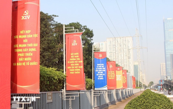 Thủ đô Hà Nội rực rỡ cờ hoa, hân hoan chào đón Đại hội XIV của Đảng