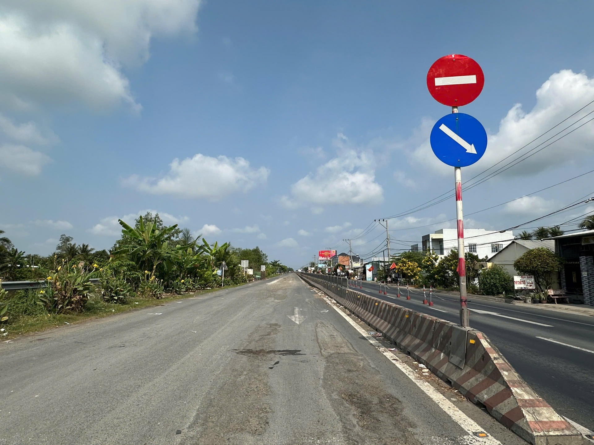 Người dân lo lắng vì Quốc lộ 1 qua TP. Cần Thơ mất an toàn giao thông khi sửa chữa