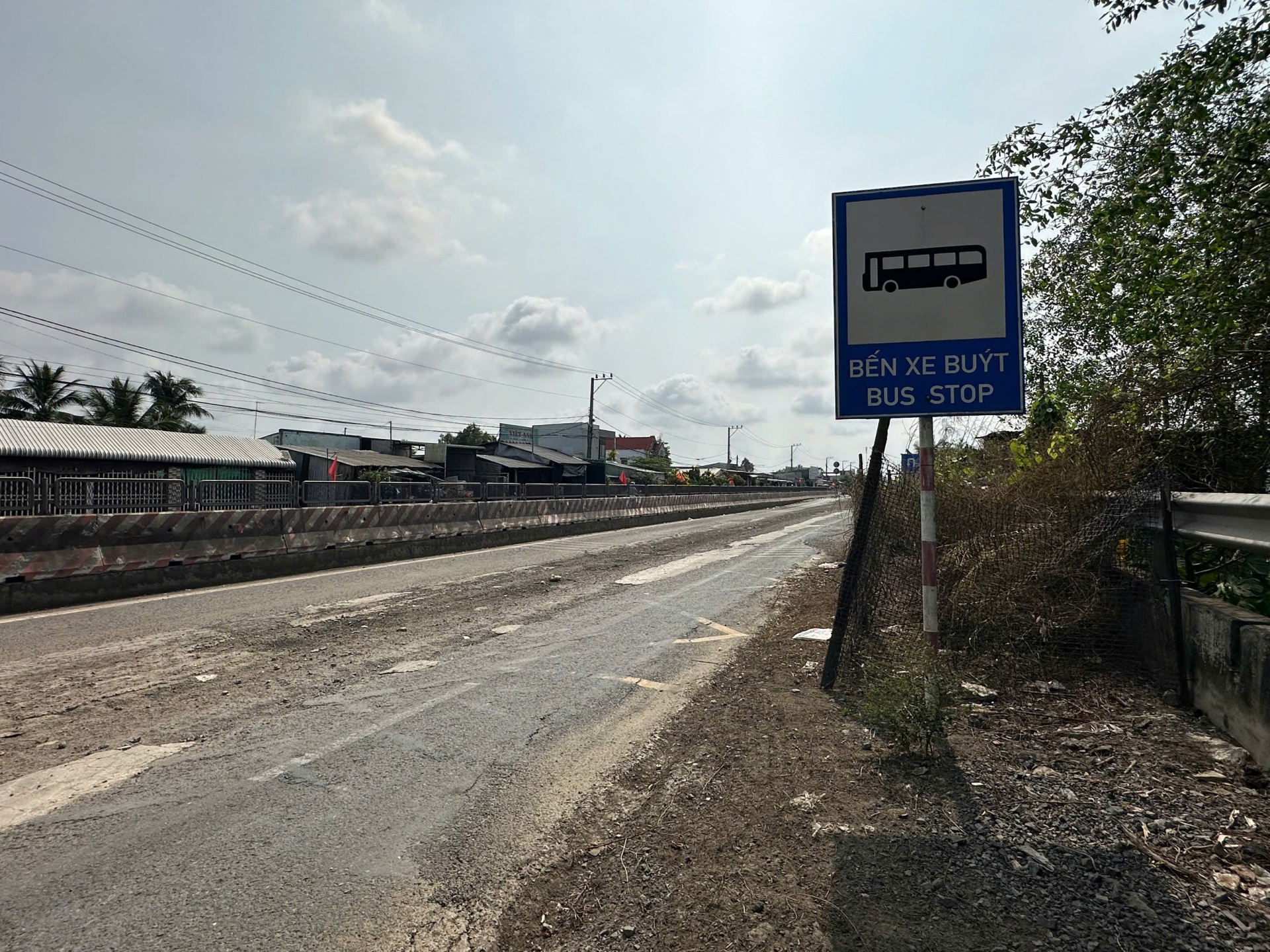 Người dân lo lắng vì Quốc lộ 1 qua TP. Cần Thơ mất an toàn giao thông khi sửa chữa