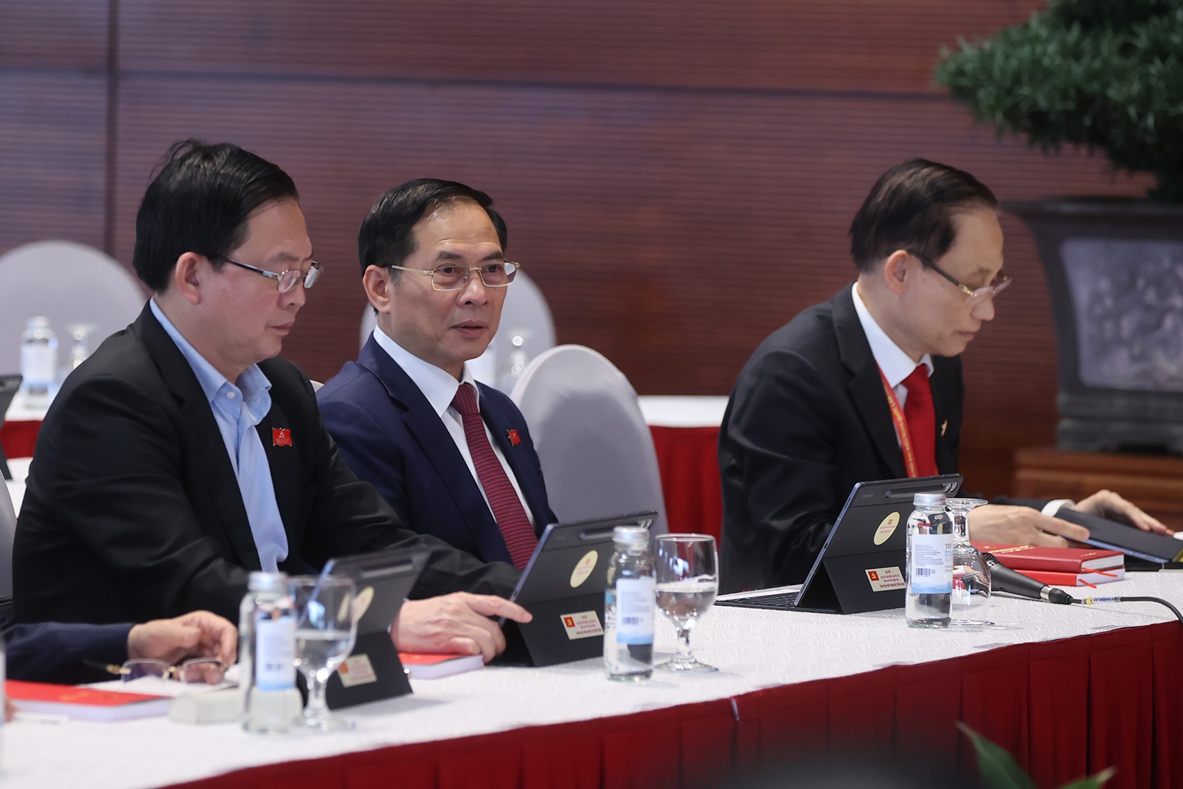 Đại biểu Đoàn Đảng bộ Chính phủ thảo luận tại Đoàn - Ảnh: VGP Đại biểu Đoàn Đảng bộ Chính phủ thảo luận tại Đoàn - Ảnh: VGP