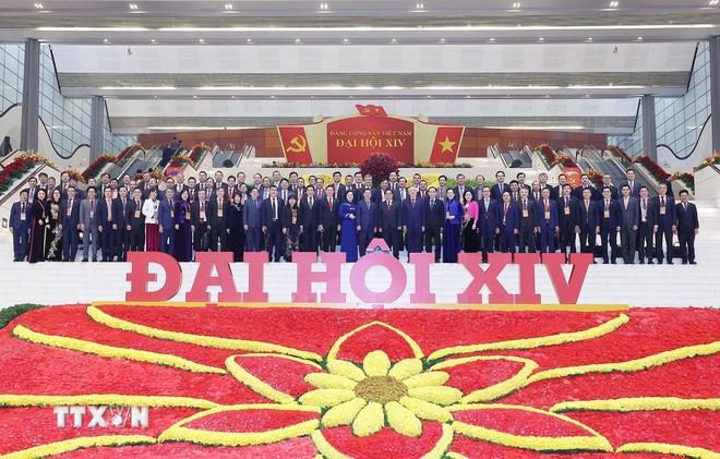 Đoàn đại biểu Đảng bộ Chính phủ đến dự phiên thảo luận tại hội trường về các văn kiện Đại hội. (Ảnh: TTXVN) Đoàn đại biểu Đảng bộ Chính phủ đến dự phiên thảo luận tại hội trường về các văn kiện Đại hội. (Ảnh: TTXVN)