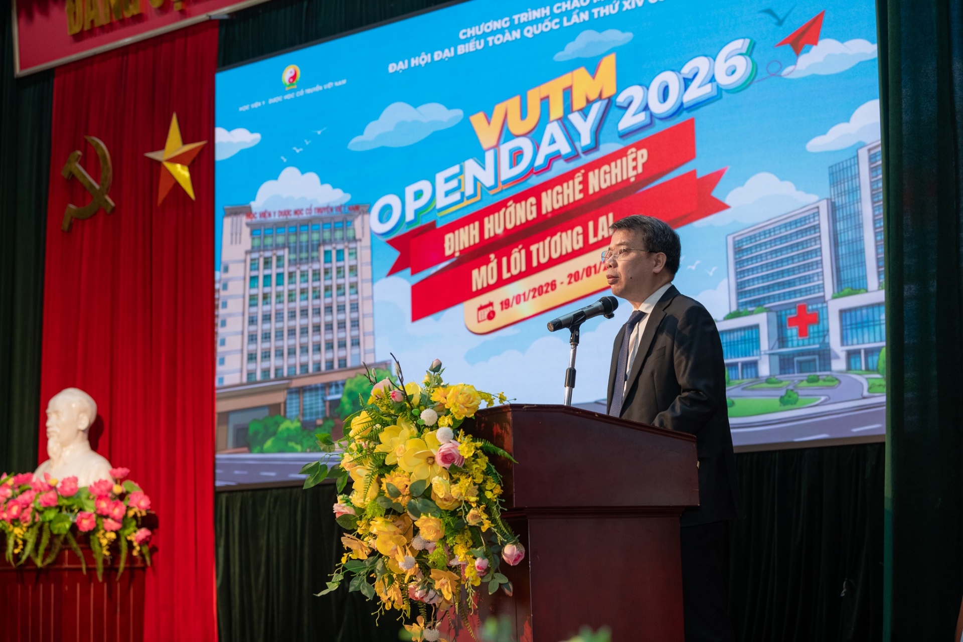 Phó Giáo sư, Tiến sĩ Nguyễn Quốc Huy, Phó Bí thư Đảng ủy, Giám đốc Học viện Y - Dược học cổ truyền Việt Nam phát biểu tại sự kiện