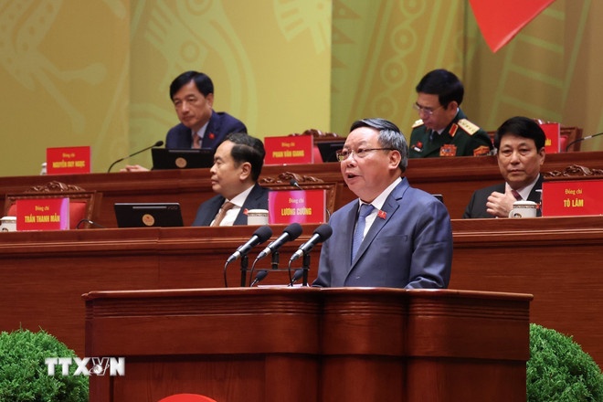 Đồng chí Nguyễn Văn Phong, Phó Bí thư Thường trực Thành ủy Hà Nội, tham luận về vấn đề “Đổi mới phương thức lãnh đạo, xây dựng Đảng bộ thành phố Hà Nội trong sạch, vững mạnh, kiểu mẫu, góp phần đưa đất nước vững bước vào kỷ nguyên vươn mình của dân tộc.” (Nguồn: TTXVN) Đồng chí Nguyễn Văn Phong, Phó Bí thư Thường trực Thành ủy Hà Nội, tham luận về vấn đề “Đổi mới phương thức lãnh đạo, xây dựng Đảng bộ thành phố Hà Nội trong sạch, vững mạnh, kiểu mẫu, góp phần đưa đất nước vững bước vào kỷ nguyên vươn mình của dân tộc.” (Nguồn: TTXVN)