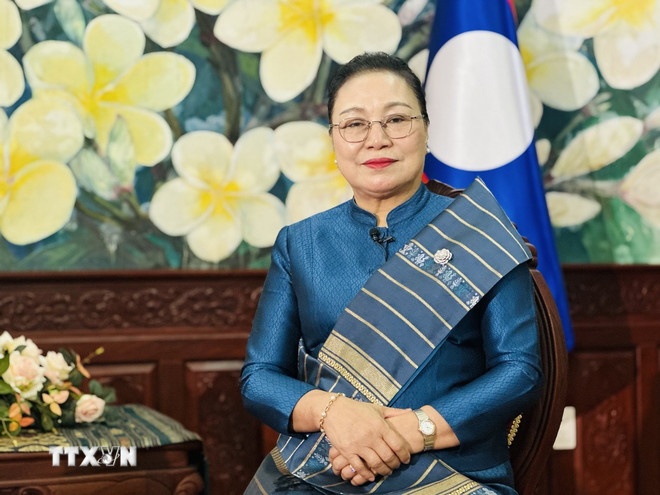   Đại sứ Lào tại Việt Nam Khamphao Ernthavanh trả lời phỏng vấn. (Ảnh: TTXVN)