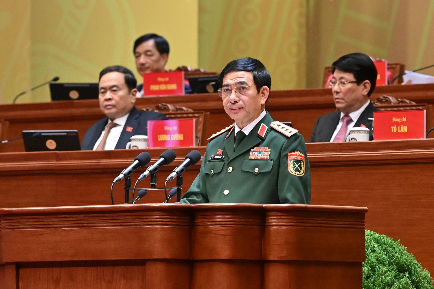 Đại tướng Phan Văn Giang, Ủy viên Bộ Chính trị, Phó Bí thư Quân ủy Trung ương, Bộ trưởng Bộ Quốc phòng tham luận tại Đại hội